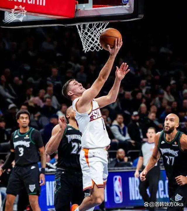 这位法国球星表现出色,在比赛中独挑大梁 这位法国球星表现出色,在比赛中独挑大梁