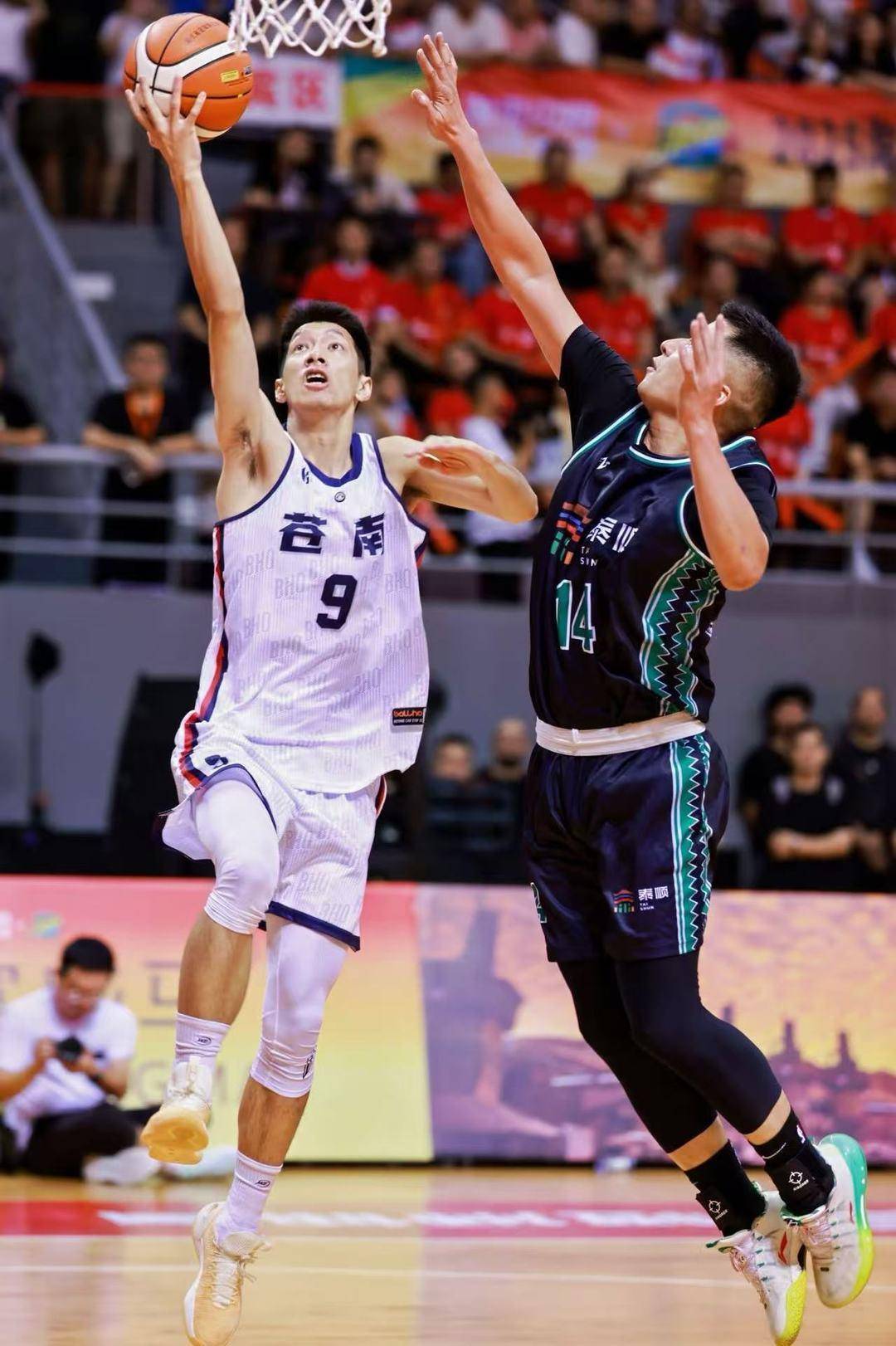 球员们的出色表现,让人见识到篮球的魅力 球员们的出色表现,让人见识到篮球的魅力